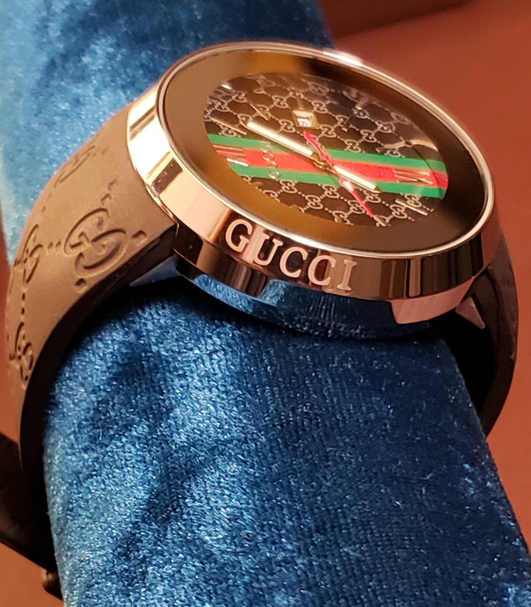 Mirrored Bezel Watch By Gucci