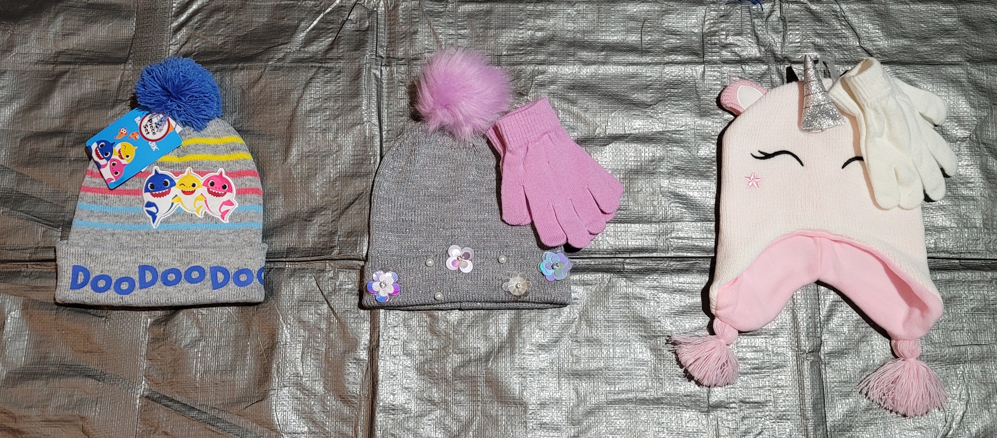 Childrens Character Beanie And Gloves Set Group 1