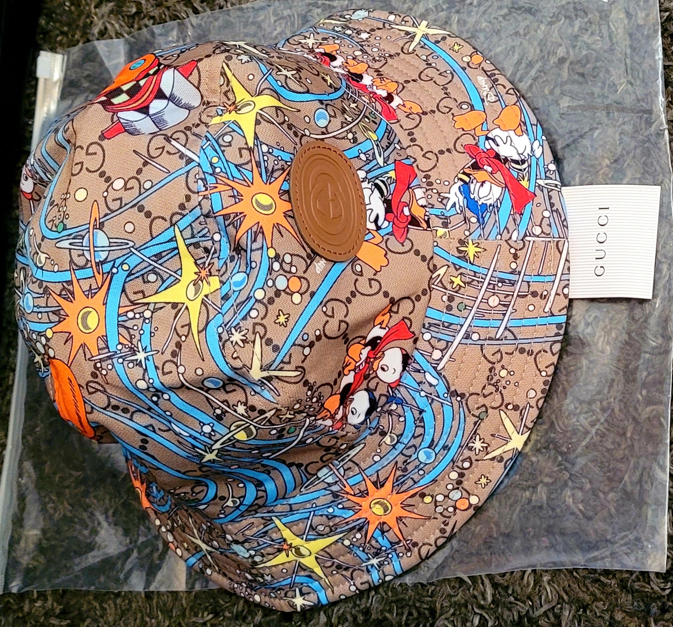 Gucci bucket 2024 hat disney